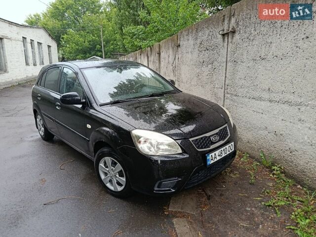 Чорний Кіа Ріо, об'ємом двигуна 1.4 л та пробігом 84 тис. км за 5000 $, фото 1 на Automoto.ua
