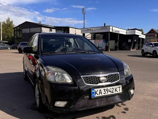 Чорний Кіа Ріо, об'ємом двигуна 1.4 л та пробігом 245 тис. км за 4750 $, фото 1 на Automoto.ua