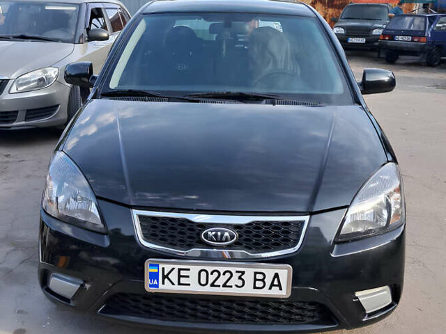 Чорний Кіа Ріо, об'ємом двигуна 1.4 л та пробігом 107 тис. км за 5000 $, фото 1 на Automoto.ua