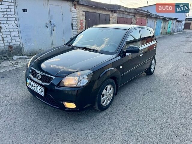 Чорний Кіа Ріо, об'ємом двигуна 1.4 л та пробігом 215 тис. км за 3200 $, фото 1 на Automoto.ua