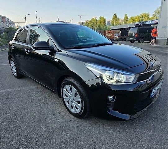 Черный Киа Рио, объемом двигателя 1.4 л и пробегом 6 тыс. км за 15300 $, фото 1 на Automoto.ua