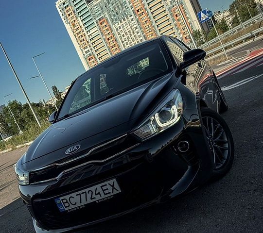 Черный Киа Рио, объемом двигателя 1.37 л и пробегом 67 тыс. км за 14999 $, фото 1 на Automoto.ua