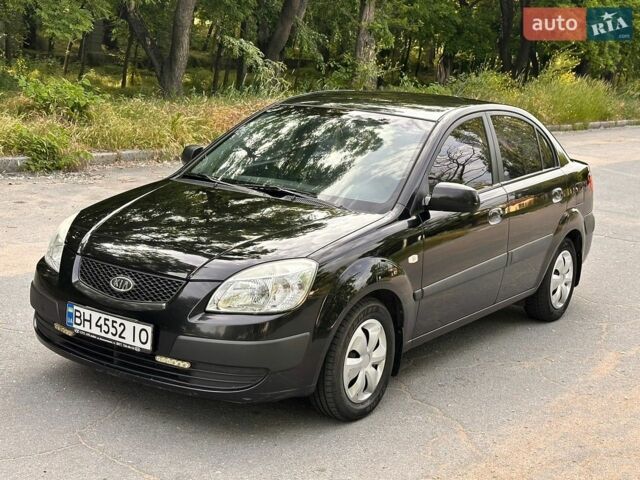 Чорний Кіа Ріо, об'ємом двигуна 1.4 л та пробігом 252 тис. км за 4750 $, фото 1 на Automoto.ua