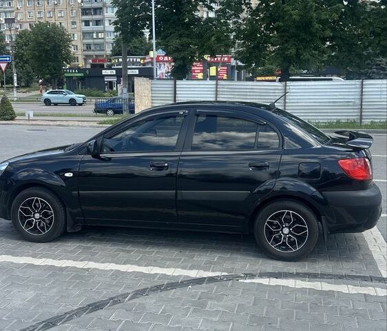 Черный Киа Рио, объемом двигателя 1.4 л и пробегом 213 тыс. км за 5124 $, фото 1 на Automoto.ua