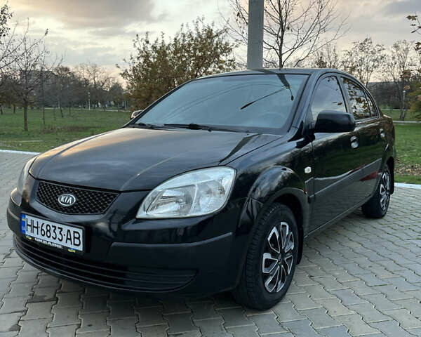 Черный Киа Рио, объемом двигателя 1.4 л и пробегом 297 тыс. км за 3999 $, фото 1 на Automoto.ua