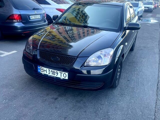 Чорний Кіа Ріо, об'ємом двигуна 1.5 л та пробігом 260 тис. км за 3000 $, фото 1 на Automoto.ua