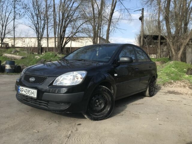 Чорний Кіа Ріо, об'ємом двигуна 1.4 л та пробігом 240 тис. км за 4600 $, фото 1 на Automoto.ua