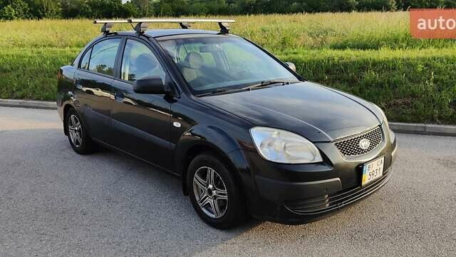 Черный Киа Рио, объемом двигателя 1.4 л и пробегом 328 тыс. км за 3450 $, фото 1 на Automoto.ua