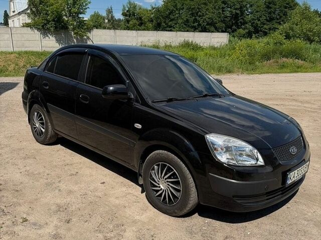Чорний Кіа Ріо, об'ємом двигуна 1.4 л та пробігом 135 тис. км за 5500 $, фото 1 на Automoto.ua