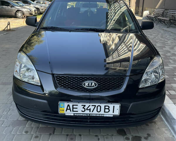 Черный Киа Рио, объемом двигателя 1.4 л и пробегом 70 тыс. км за 5000 $, фото 1 на Automoto.ua