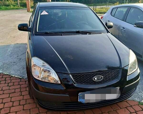 Черный Киа Рио, объемом двигателя 1.4 л и пробегом 196 тыс. км за 4800 $, фото 1 на Automoto.ua