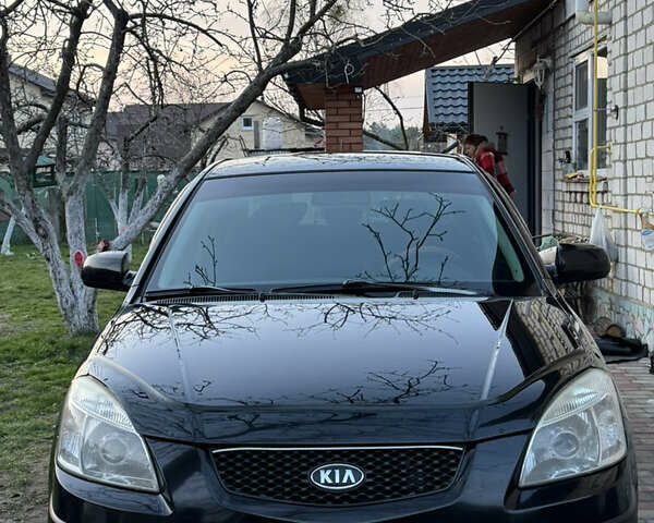 Черный Киа Рио, объемом двигателя 1.5 л и пробегом 287 тыс. км за 5500 $, фото 1 на Automoto.ua