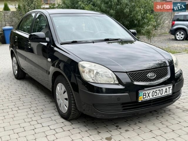 Черный Киа Рио, объемом двигателя 1.4 л и пробегом 155 тыс. км за 3900 $, фото 1 на Automoto.ua