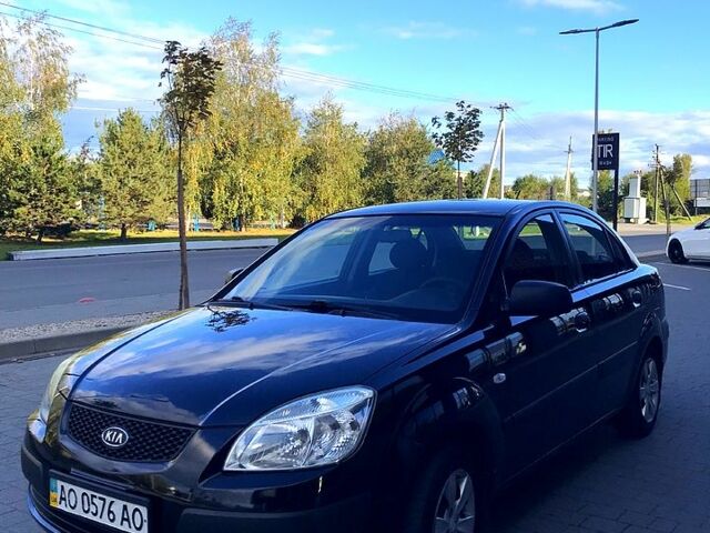 Чорний Кіа Ріо, об'ємом двигуна 1.4 л та пробігом 291 тис. км за 4200 $, фото 1 на Automoto.ua