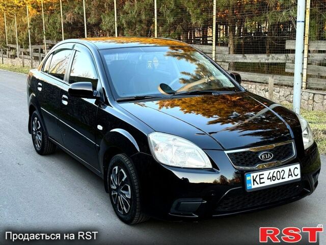 Черный Киа Рио, объемом двигателя 1.4 л и пробегом 224 тыс. км за 4999 $, фото 1 на Automoto.ua