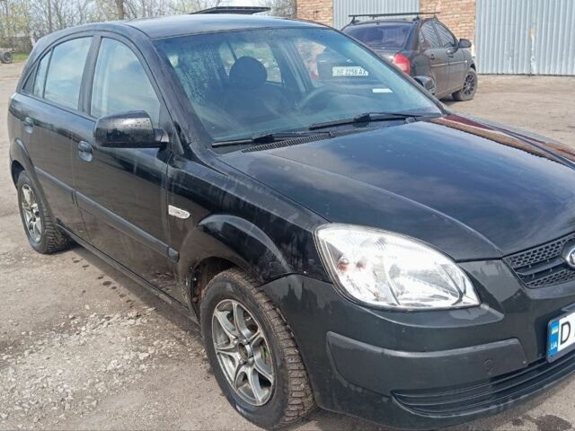 Чорний Кіа Ріо, об'ємом двигуна 1.4 л та пробігом 250 тис. км за 3400 $, фото 1 на Automoto.ua