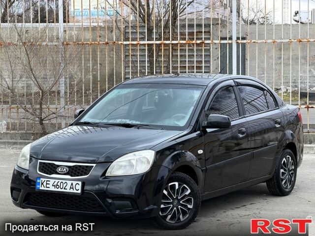 Чорний Кіа Ріо, об'ємом двигуна 1.4 л та пробігом 220 тис. км за 4700 $, фото 1 на Automoto.ua