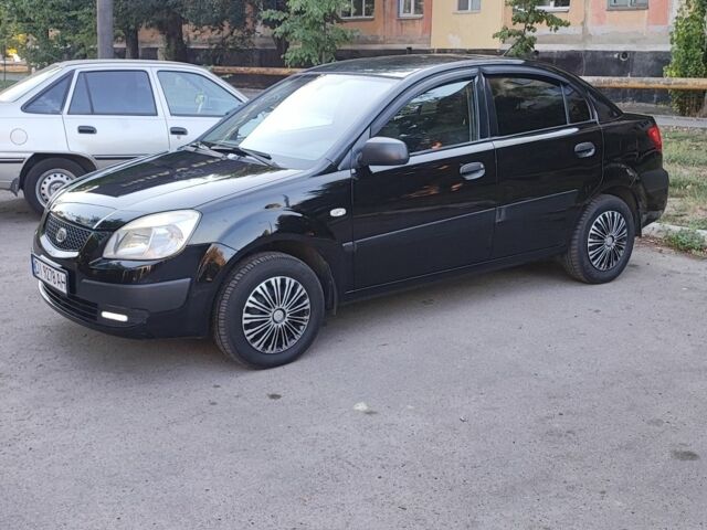 Черный Киа Рио, объемом двигателя 1.4 л и пробегом 260 тыс. км за 2801 $, фото 1 на Automoto.ua