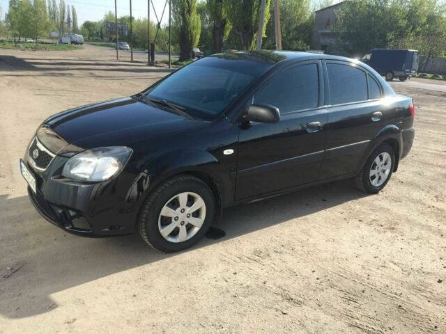 Черный Киа Рио, объемом двигателя 1.4 л и пробегом 215 тыс. км за 3502 $, фото 1 на Automoto.ua