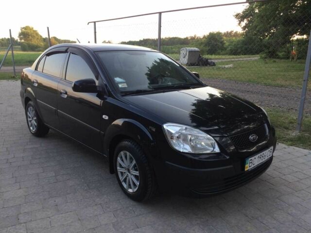 Чорний Кіа Ріо, об'ємом двигуна 1.6 л та пробігом 360 тис. км за 3900 $, фото 1 на Automoto.ua