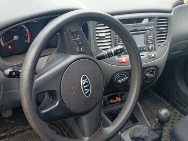 Чорний Кіа Ріо, об'ємом двигуна 1.4 л та пробігом 32 тис. км за 6500 $, фото 1 на Automoto.ua