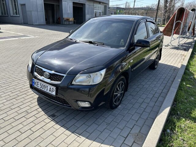 Черный Киа Рио, объемом двигателя 1.4 л и пробегом 290 тыс. км за 4500 $, фото 1 на Automoto.ua