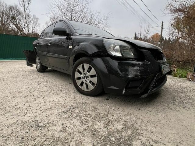 Черный Киа Рио, объемом двигателя 1.4 л и пробегом 377 тыс. км за 3000 $, фото 1 на Automoto.ua