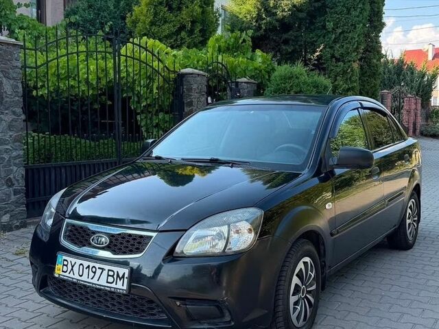 Чорний Кіа Ріо, об'ємом двигуна 1.4 л та пробігом 159 тис. км за 2999 $, фото 1 на Automoto.ua