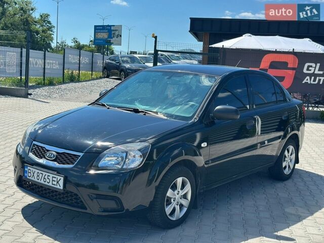 Чорний Кіа Ріо, об'ємом двигуна 1.4 л та пробігом 50 тис. км за 4899 $, фото 1 на Automoto.ua