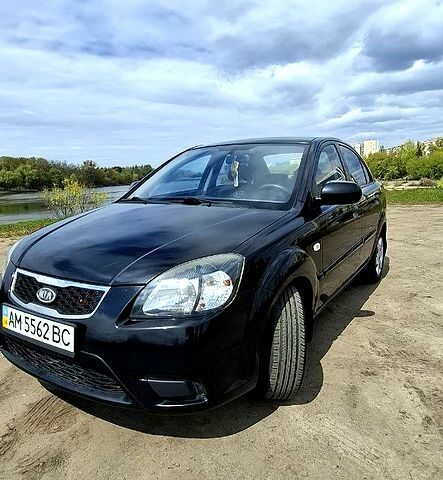 Черный Киа Рио, объемом двигателя 1.4 л и пробегом 183 тыс. км за 5100 $, фото 1 на Automoto.ua