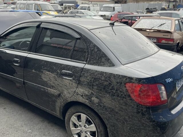 Черный Киа Рио, объемом двигателя 1.4 л и пробегом 150 тыс. км за 1800 $, фото 1 на Automoto.ua