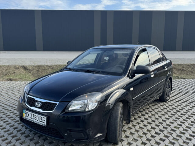 Черный Киа Рио, объемом двигателя 1.4 л и пробегом 208 тыс. км за 3900 $, фото 1 на Automoto.ua