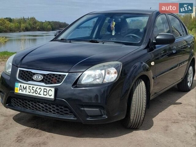 Чорний Кіа Ріо, об'ємом двигуна 1.4 л та пробігом 183 тис. км за 5500 $, фото 1 на Automoto.ua