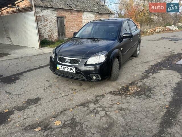 Чорний Кіа Ріо, об'ємом двигуна 1.4 л та пробігом 105 тис. км за 4400 $, фото 1 на Automoto.ua