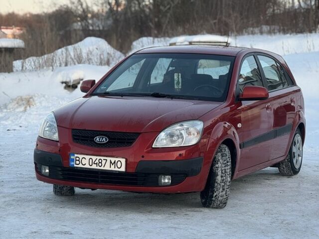Красный Киа Рио, объемом двигателя 1.6 л и пробегом 175 тыс. км за 5000 $, фото 1 на Automoto.ua