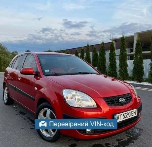 Красный Киа Рио, объемом двигателя 1.4 л и пробегом 193 тыс. км за 4436 $, фото 1 на Automoto.ua