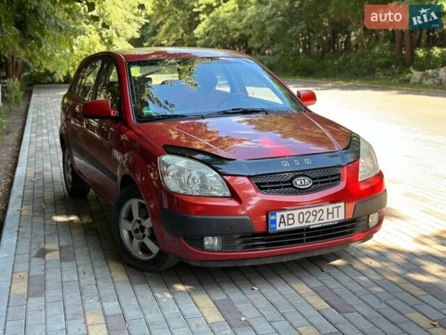 Красный Киа Рио, объемом двигателя 1.6 л и пробегом 152 тыс. км за 4300 $, фото 1 на Automoto.ua