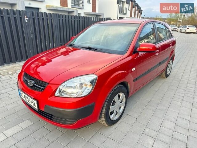 Красный Киа Рио, объемом двигателя 1.49 л и пробегом 264 тыс. км за 3999 $, фото 1 на Automoto.ua