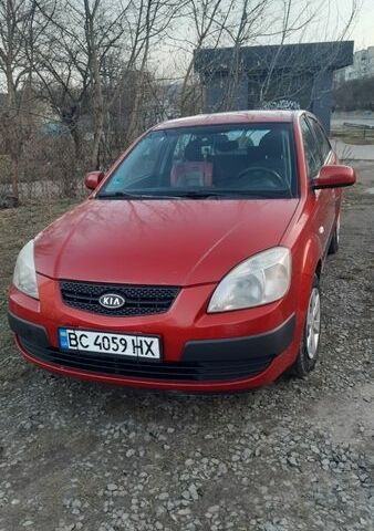 Красный Киа Рио, объемом двигателя 1.5 л и пробегом 263 тыс. км за 3500 $, фото 1 на Automoto.ua