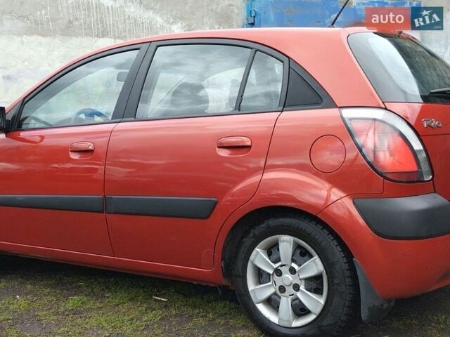 Красный Киа Рио, объемом двигателя 1.4 л и пробегом 210 тыс. км за 3600 $, фото 1 на Automoto.ua