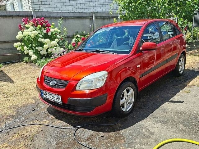 Червоний Кіа Ріо, об'ємом двигуна 1.4 л та пробігом 172 тис. км за 4300 $, фото 1 на Automoto.ua