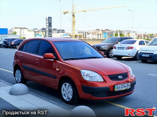 Красный Киа Рио, объемом двигателя 1.4 л и пробегом 280 тыс. км за 3600 $, фото 1 на Automoto.ua