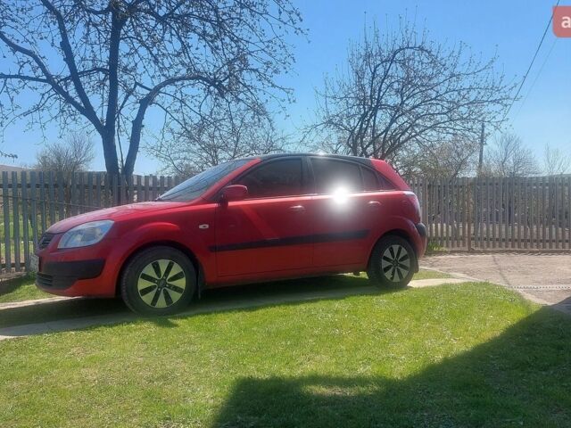 Красный Киа Рио, объемом двигателя 1.4 л и пробегом 231 тыс. км за 3500 $, фото 1 на Automoto.ua