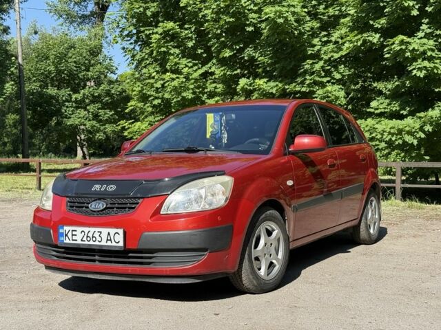 Красный Киа Рио, объемом двигателя 1.3 л и пробегом 155 тыс. км за 6299 $, фото 1 на Automoto.ua