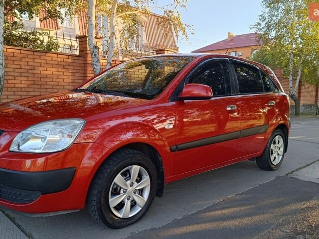 Красный Киа Рио, объемом двигателя 1.4 л и пробегом 161 тыс. км за 5750 $, фото 1 на Automoto.ua