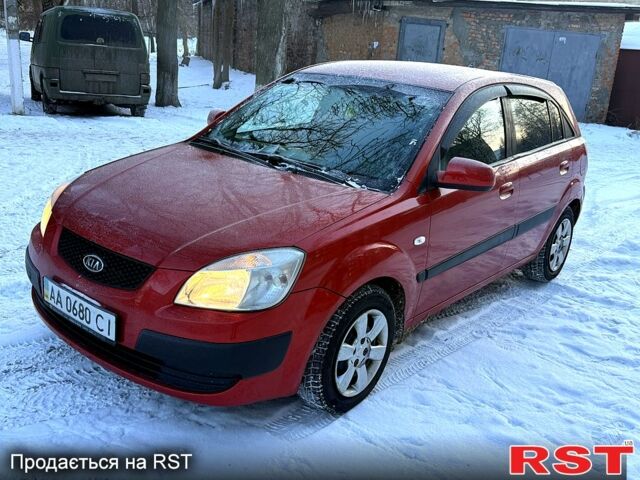 Красный Киа Рио, объемом двигателя 1.4 л и пробегом 250 тыс. км за 4700 $, фото 1 на Automoto.ua