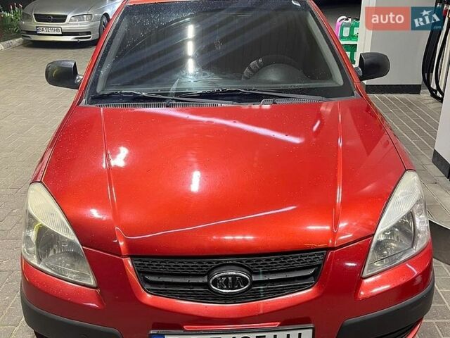 Красный Киа Рио, объемом двигателя 1.4 л и пробегом 214 тыс. км за 6500 $, фото 1 на Automoto.ua