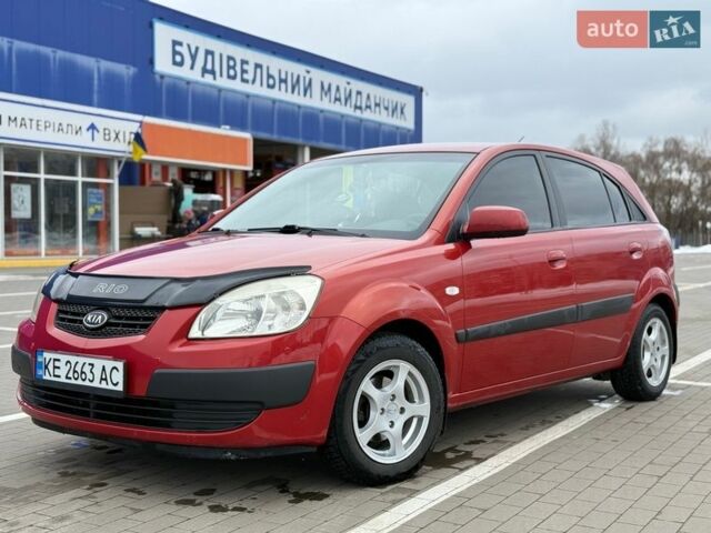 Красный Киа Рио, объемом двигателя 1.4 л и пробегом 153 тыс. км за 6499 $, фото 1 на Automoto.ua