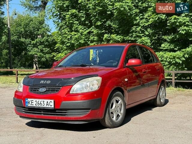 Красный Киа Рио, объемом двигателя 1.4 л и пробегом 155 тыс. км за 6399 $, фото 1 на Automoto.ua