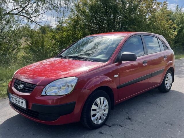 Красный Киа Рио, объемом двигателя 1.4 л и пробегом 224 тыс. км за 4200 $, фото 1 на Automoto.ua